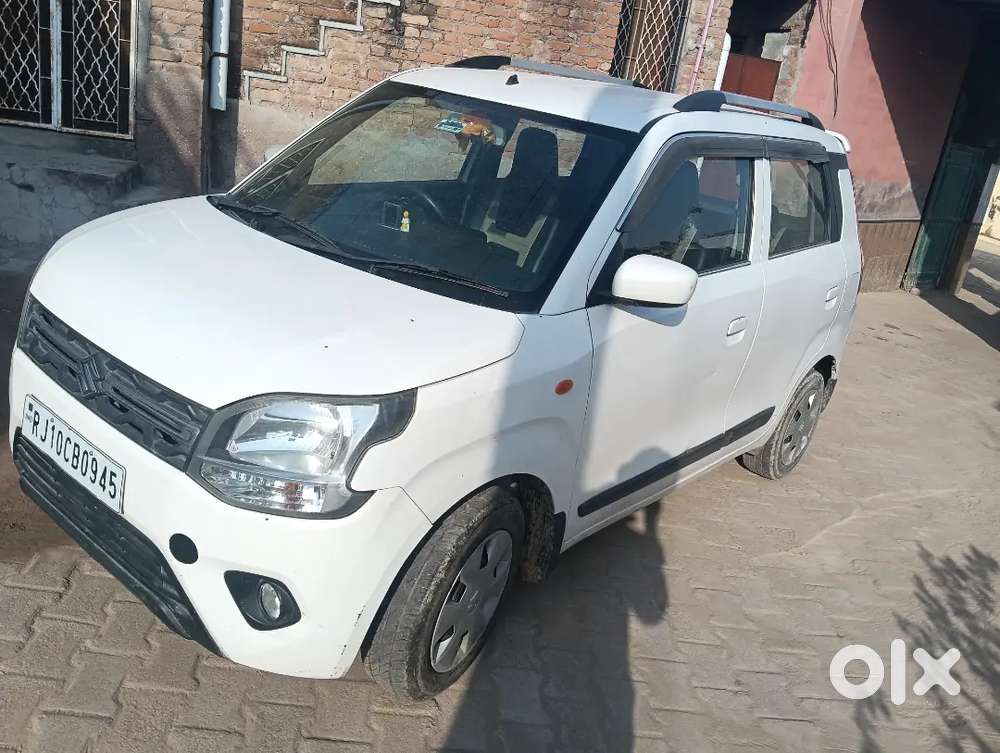 इस गाड़ी में Lcd और Back Camera लगा हुआ है और बढ़िया स्थिति में है