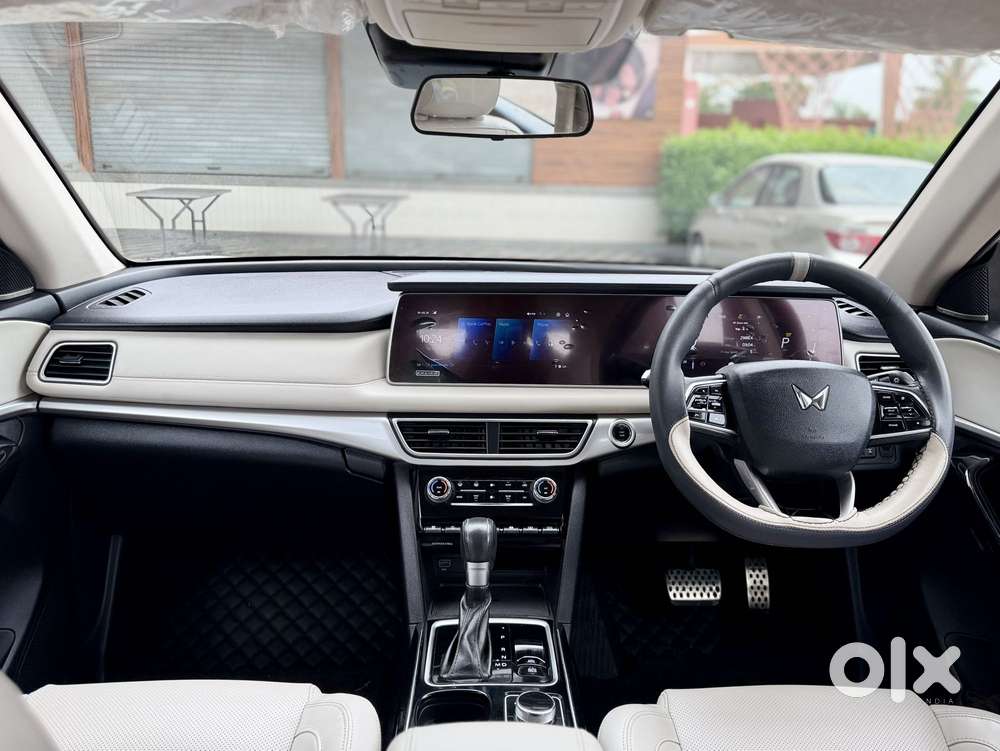 Mahindra Xuv700 2.2 Ax 7 Diesel At Luxury Pack Str Awd, 2023, Diesel