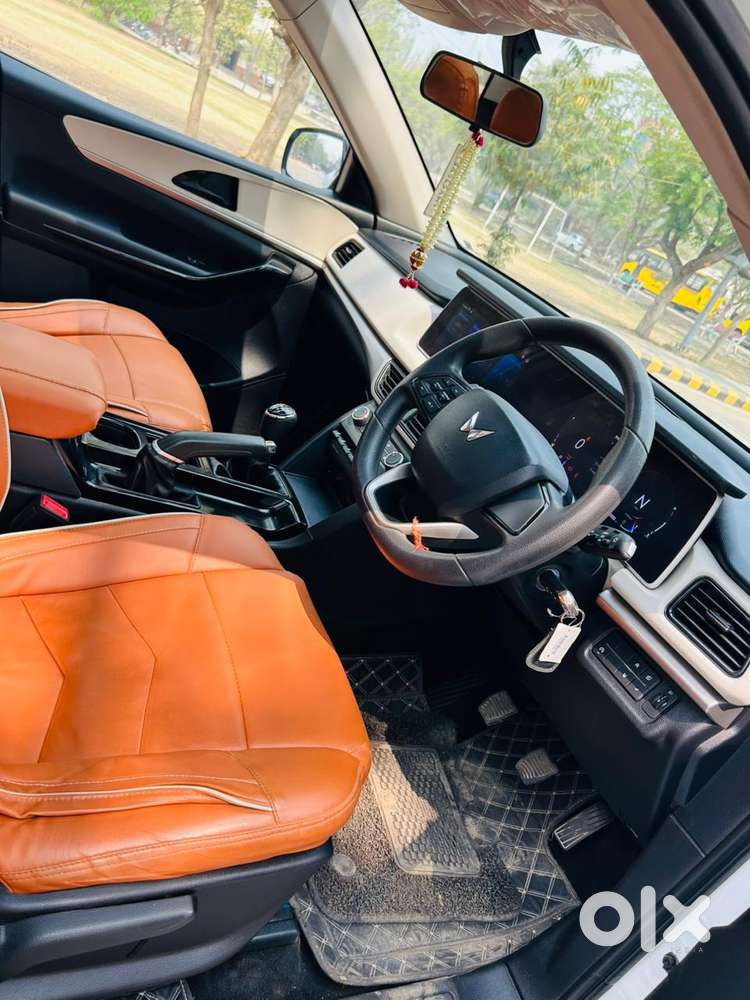 Mahindra Xuv700 2.0 Ax 5 Petrol Mt Str, 2022, Petrol