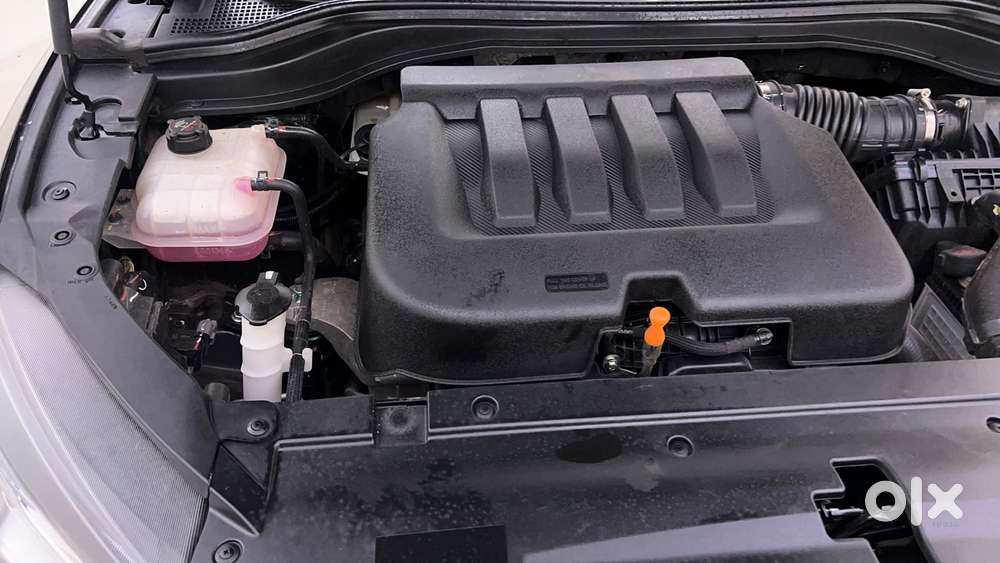 Mahindra Xuv700 2.0 Ax 7 Petrol At Luxury Pack Str, 2025, Petrol