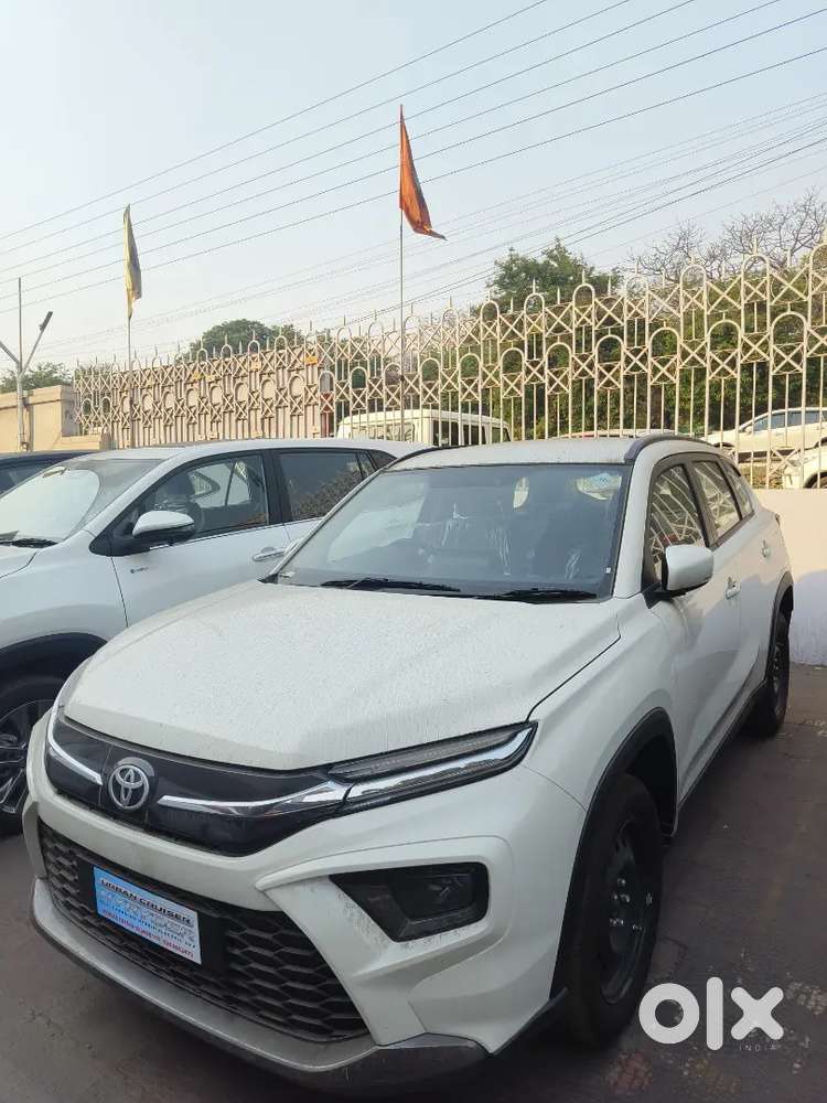 Toyota New Hyryder With Scooty Free In It.