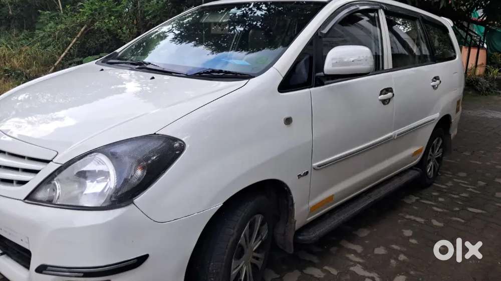 Toyota Innova Taxi  2010 Diesel 450000 Km Driven. Excellent Condition