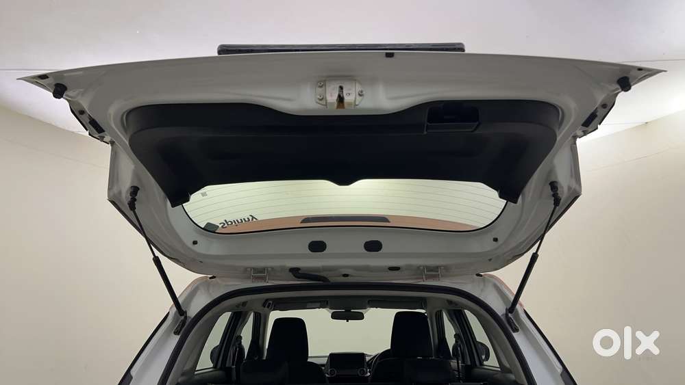 Maruti Suzuki Brezza Vxi At, 2022, Petrol