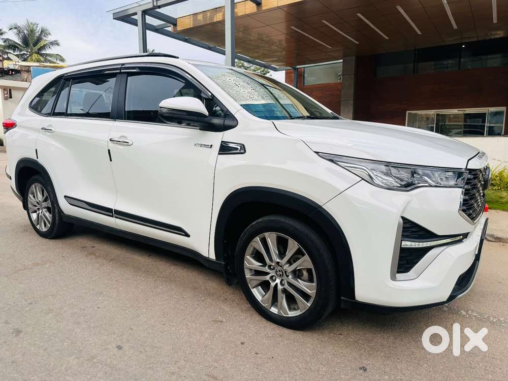 Toyota Innova Hycross 2.0 Zx (o) Hybrid 7 Str, 2023, Petrol