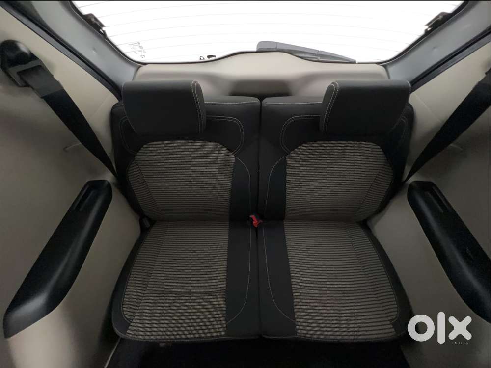 Renault Triber Rxz, 2023, Petrol