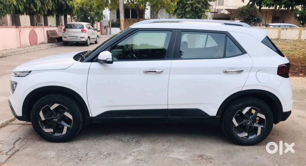 Hyundai Venue 2021 Automatic 1st Owner Pure Petrol