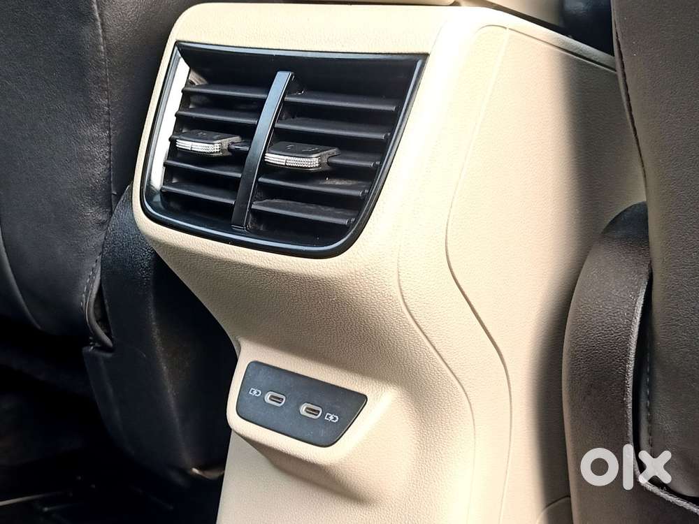 Skoda Slavia Ambition 1.0l Tsi At, 2023, Petrol