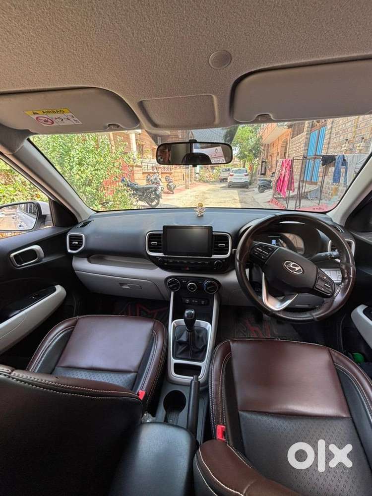 Hyundai Venue 2024 Petrol 14000 Km Driven