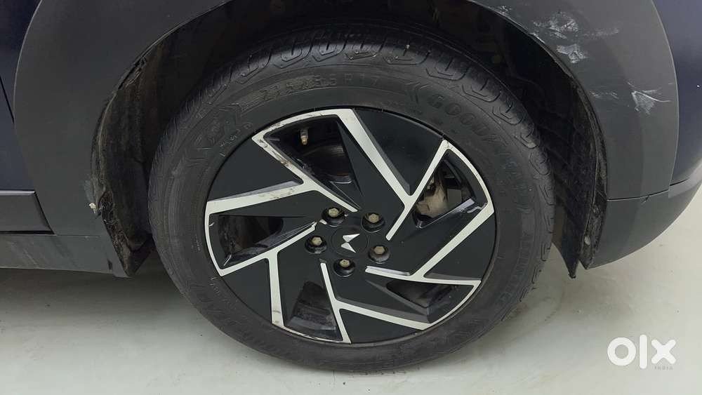 Mahindra Xuv 3xo Ax7l 1.2 Petrol At (pg), 2024, Petrol