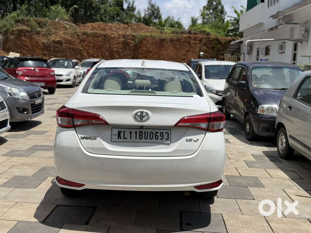 Toyota Yaris Ativ J Cvt, 2021, Petrol