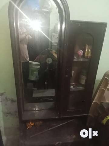 Dressing table mirror rudrapur ke pass lalpur me hai Other Household Items 1787536786