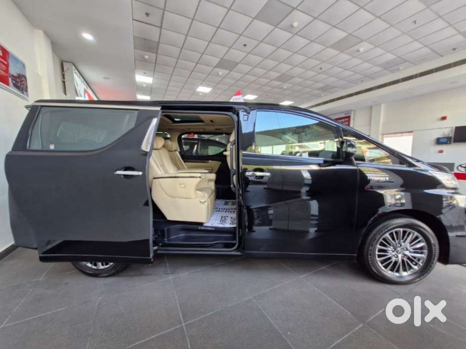 Toyota Vellfire Vip – Executive Lounge, 2023, Petrol