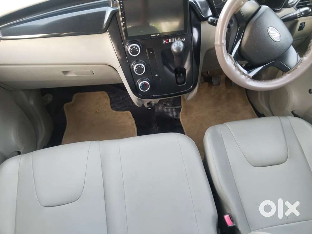 Mahindra Kuv 100 Mahindra-kuv-100-d75-k2, 2016, Petrol