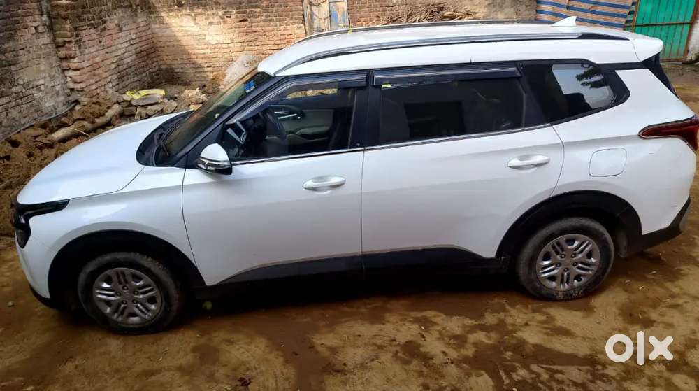 Kia Carens 2023 Petrol Good Condition