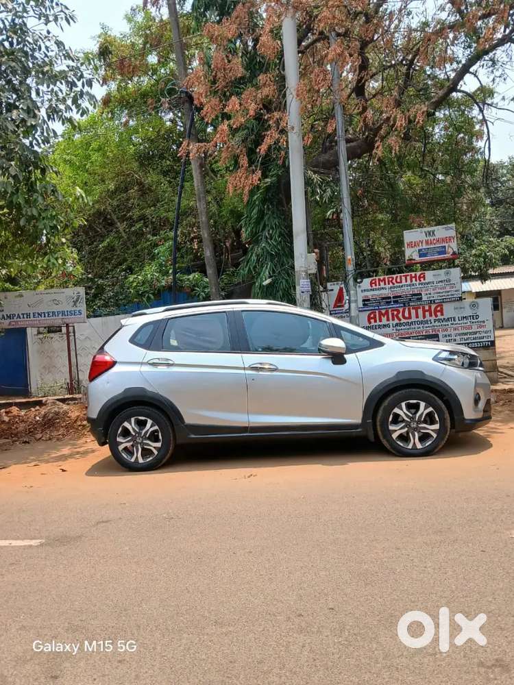 Single Hand Accident Less Vehicle In Mint Condition