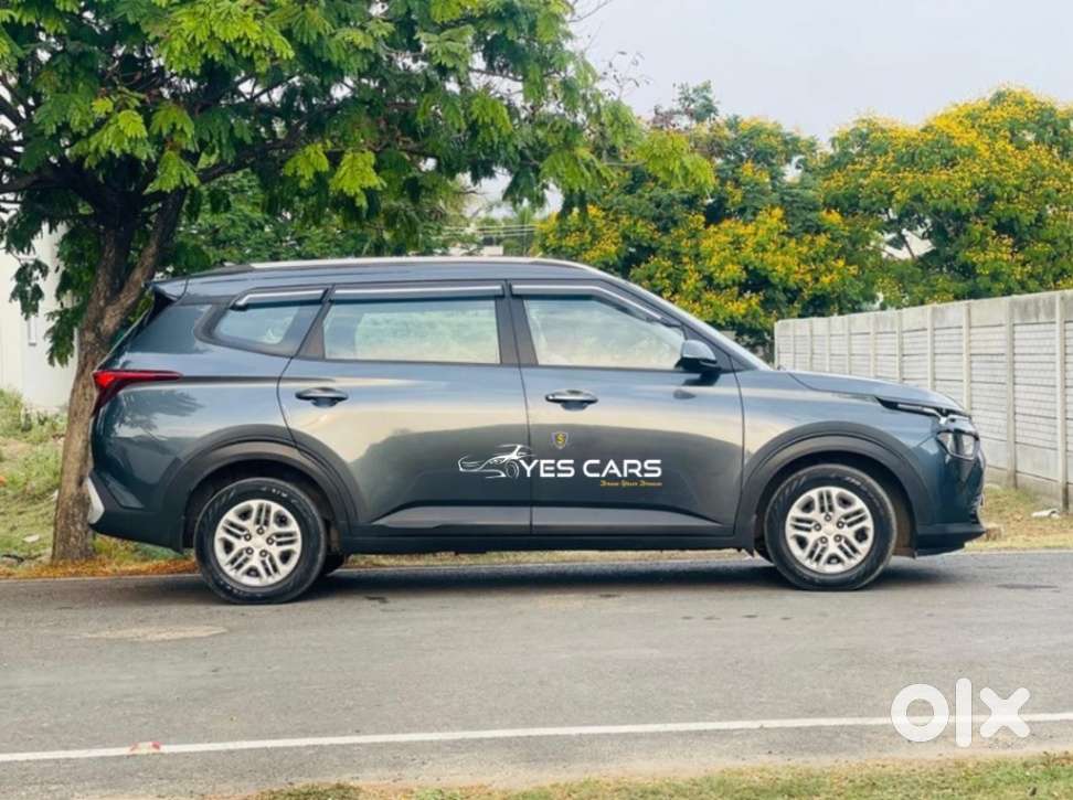 Kia Carens, 2023, Petrol
