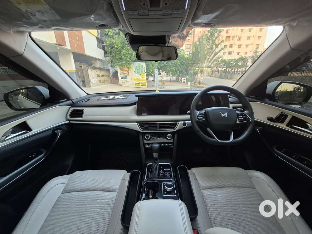 Mahindra Xuv700 Ax7l 6 Str At, 2024, Diesel