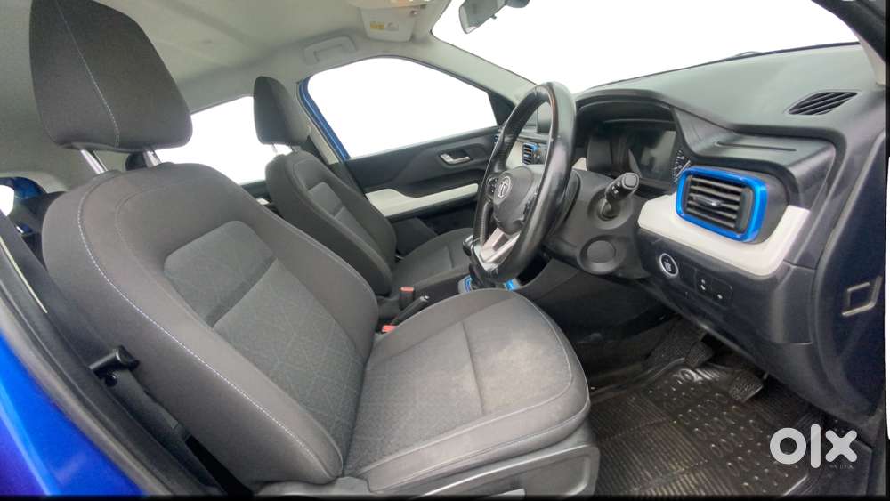 Tata Punch 1.2 Revotron Creative Amt Dual Tone, 2023, Petrol