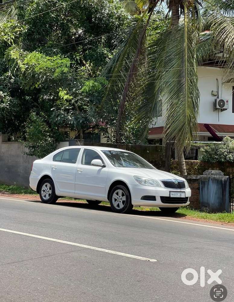 Skoda Laura Petrol Manual 2012