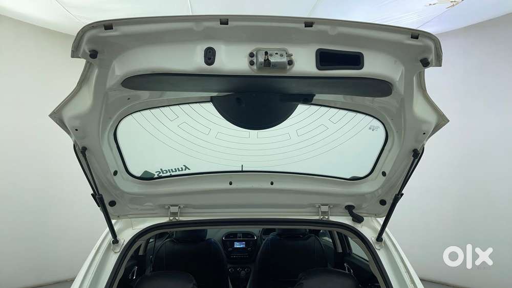 Tata Tiago Xza, 2018, Petrol