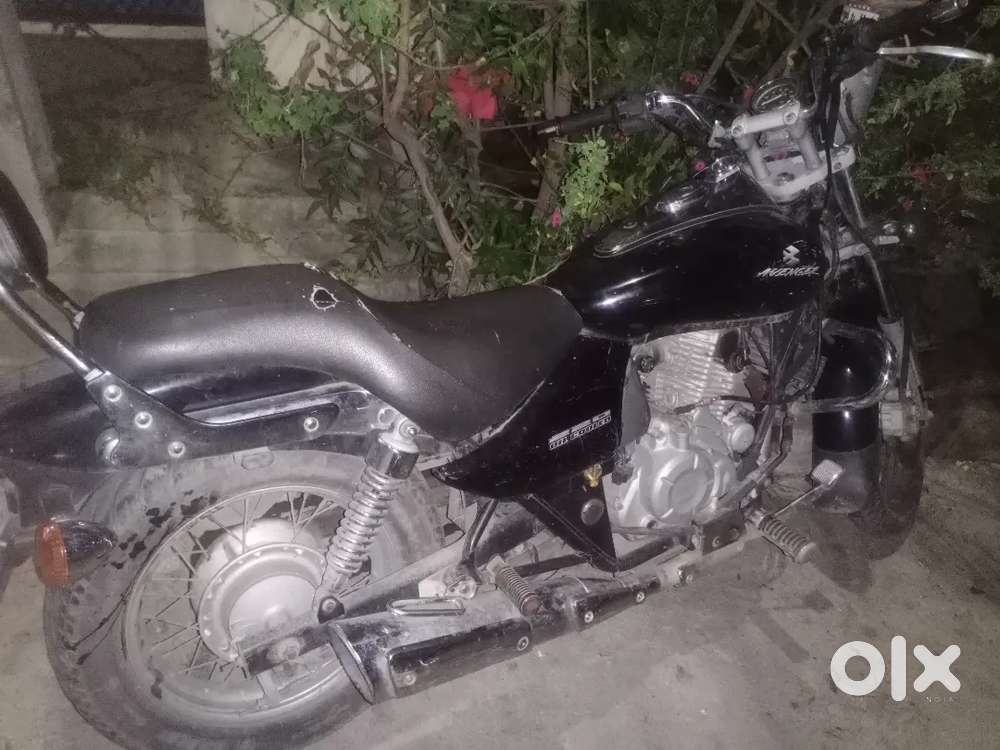 Bajaj Avenger Street 2016