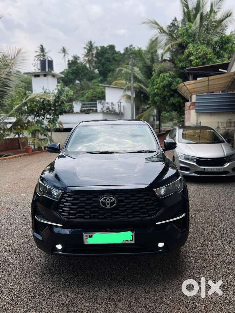 Toyota Innova Hycross Petrol 2024