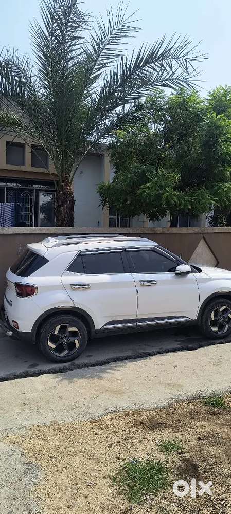 Hyundai Venue 2020 Petrol Well Maintained
