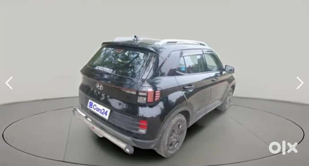 Hyundai Venue 2024 Petrol 13600 Km Driven