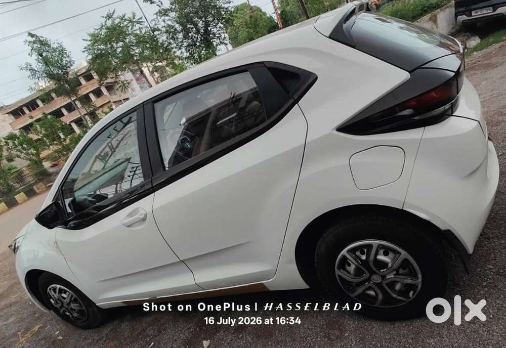 Tata Altroz 1.2 Xe, 2020, Petrol