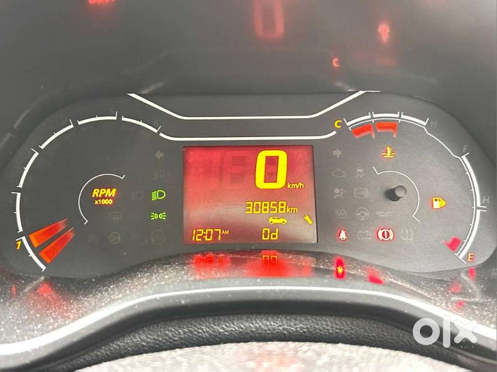 Renault Triber 1.0 Rxe, 2021, Petrol