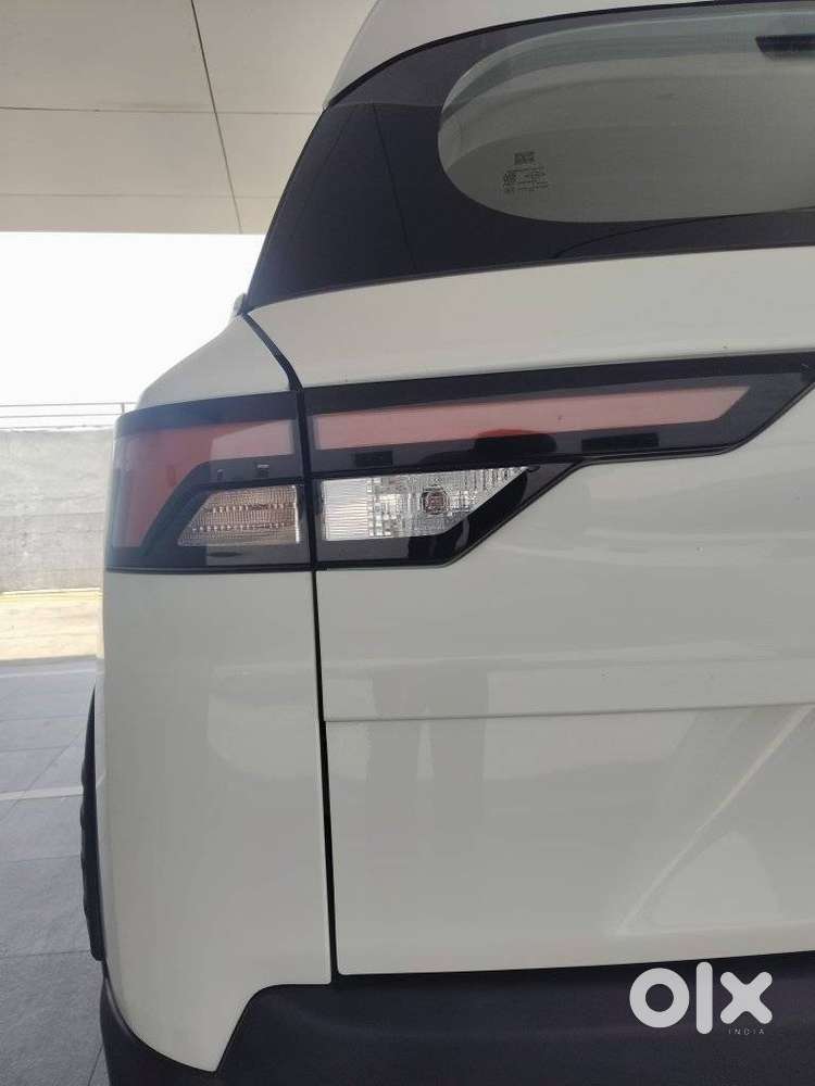 Maruti Suzuki Brezza 1.5 Lxi Smart Hybrid, 2025, Petrol