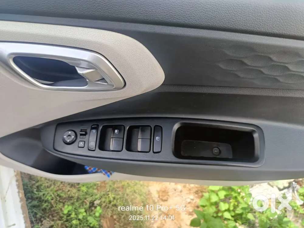Hyundai Aura 2022 Dec 30 Top End Vehicle