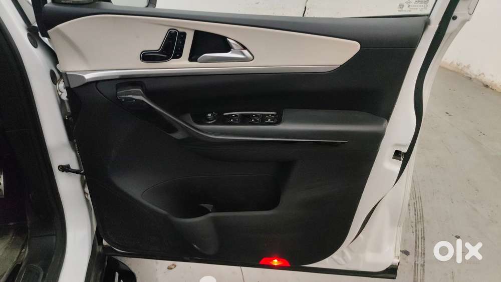 Mahindra Xuv700 2.2 Ax 7 Diesel At Str Awd, 2023, Diesel