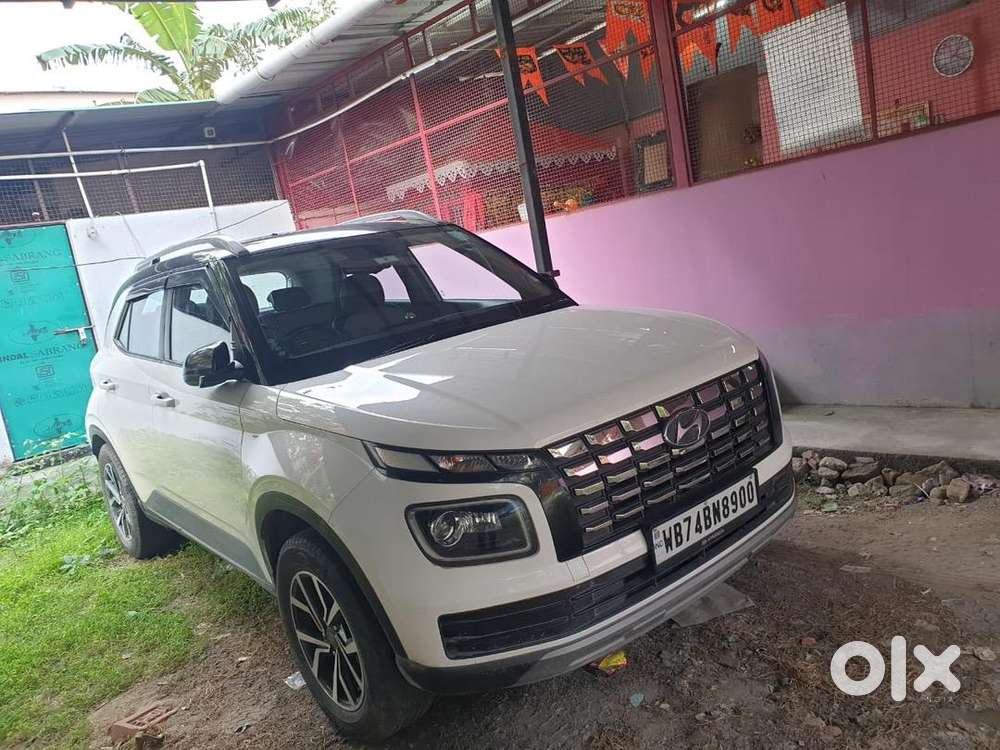 Hyundai Venue 2023 Petrol 27383 Km Driven