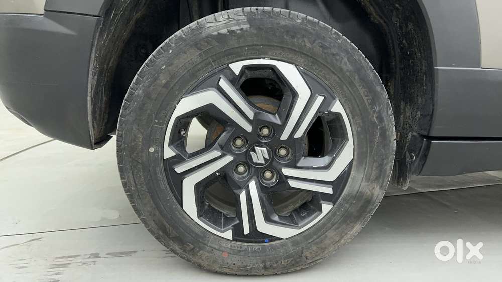 Maruti Suzuki Brezza 1.5 Zxi At Smart Hybrid Dual Tone, 2022, Petrol