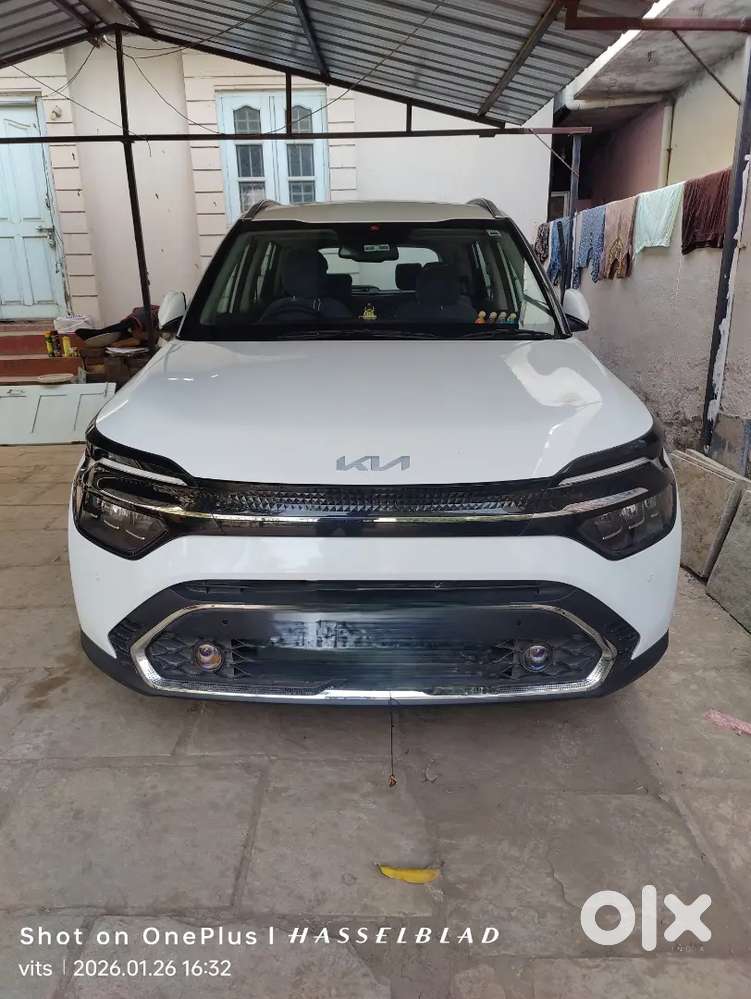 Kia Carens 2024 Diesel Well Maintained