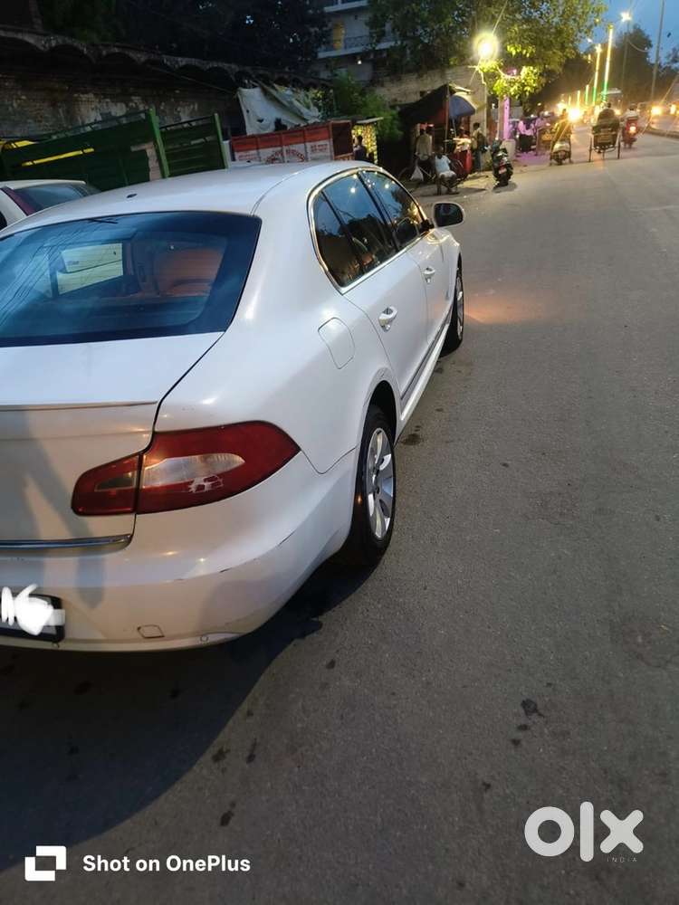Skoda Superb Petrol 2013