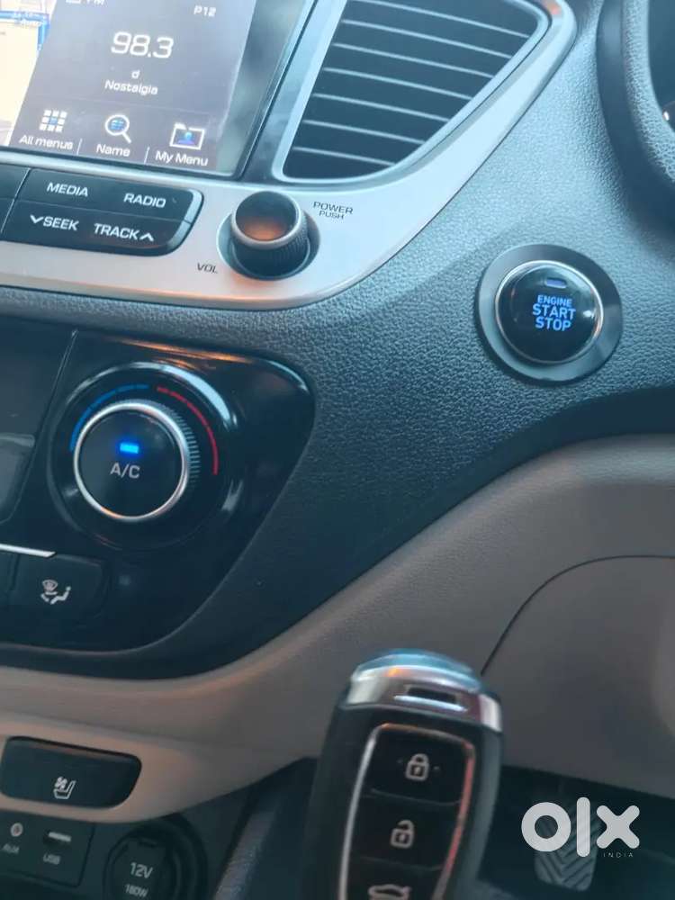 Hyundai Verna Sx O Sunroof  Push Start Black Colour 6 Air Dog