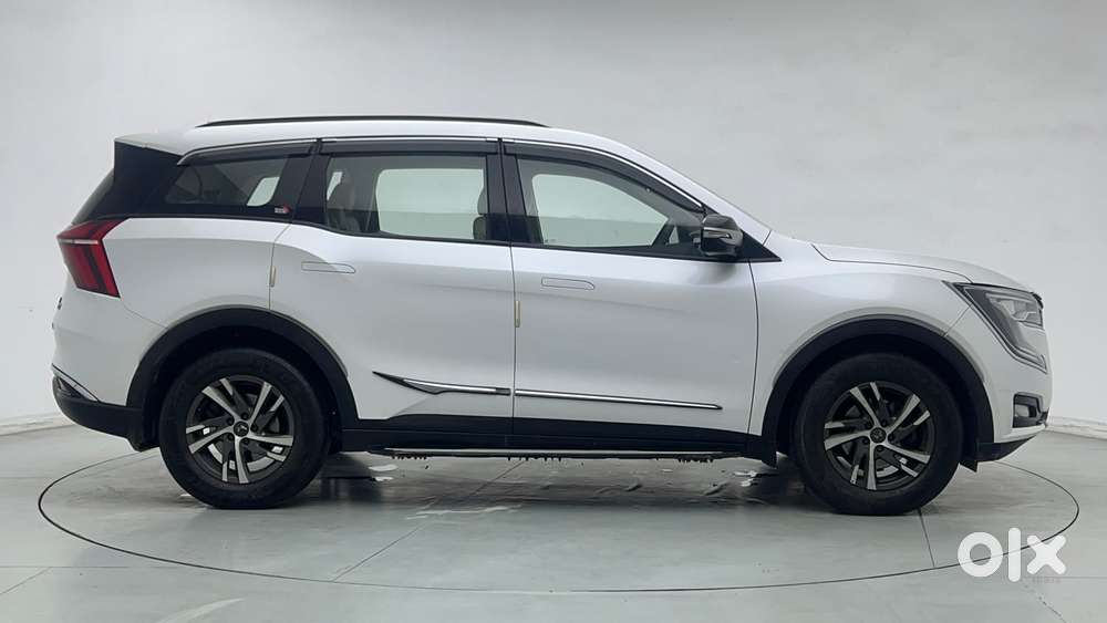 Mahindra Xuv700 2.0 Ax 5 Petrol Mt 7 Str, 2022, Petrol