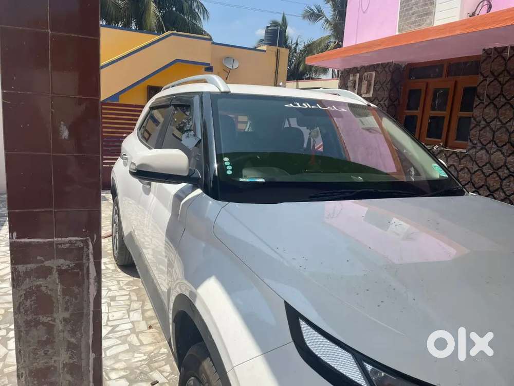 Hyundai Venue 2023 Petrol Well Maintained