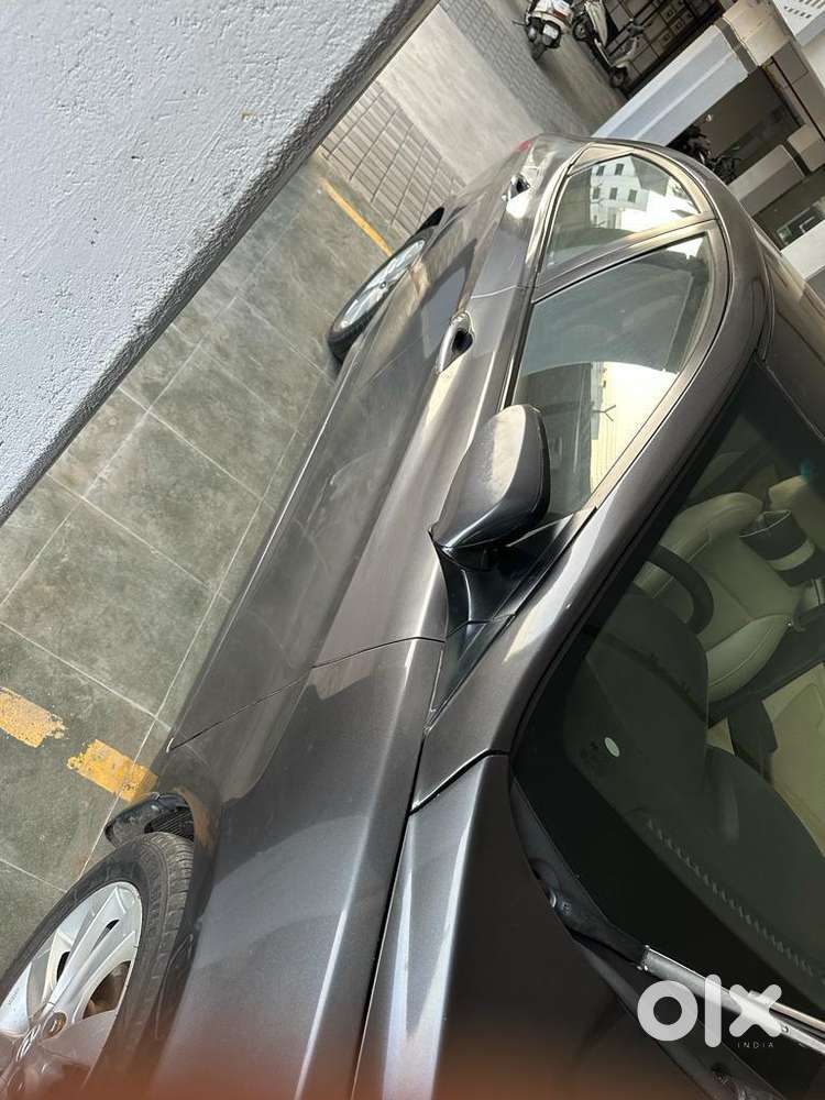 Hyundai Hybrid Car 2012