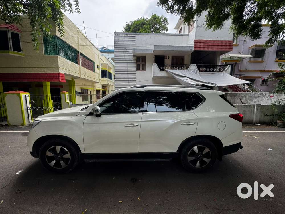 Mahindra Alturas G4