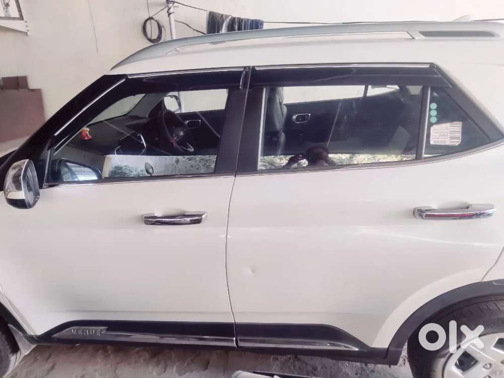Hyundai Venue 2022 Petrol 8000 Km Driven