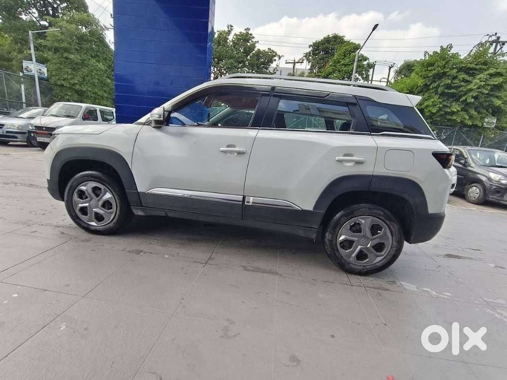 Maruti Suzuki Brezza 1.5 Lxi Smart Hybrid, 2024, Petrol