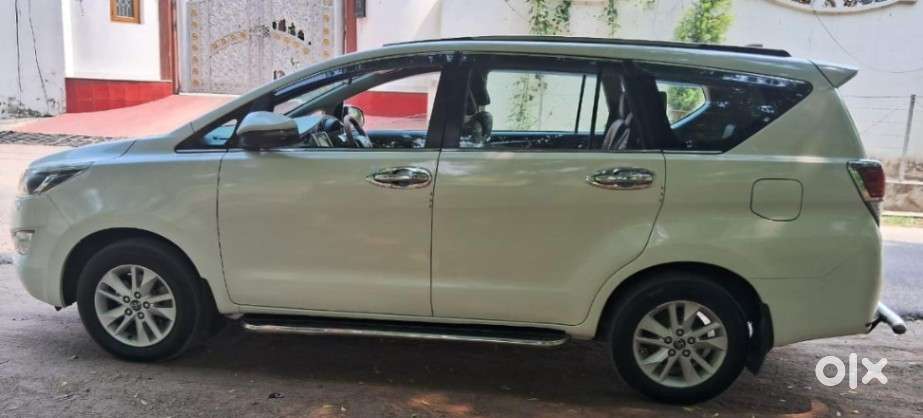 Toyota Innova Crysta 2.4 V 7 Str, 2017, Diesel