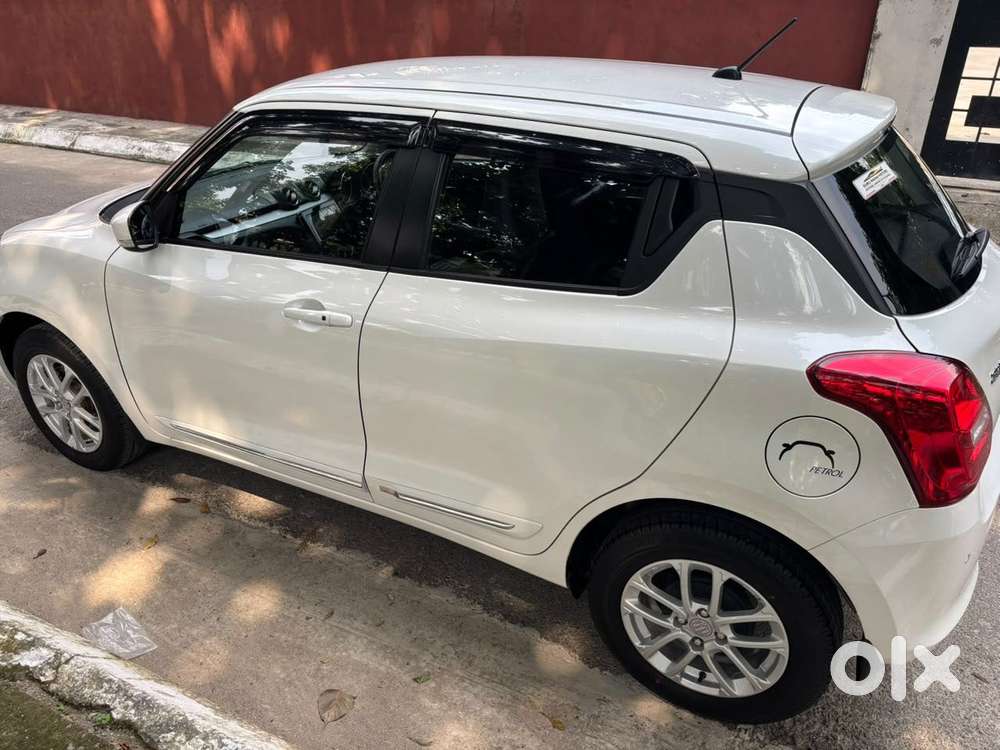 Maruti Suzuki Swift 1.3 Zxi, 2023, Petrol