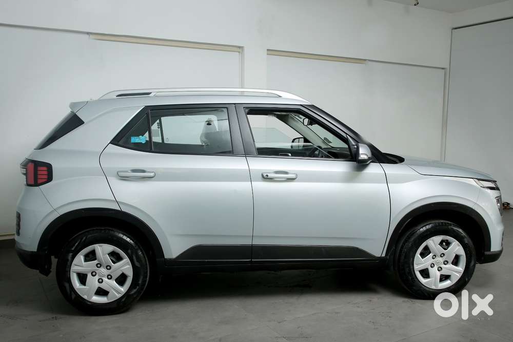 Hyundai Venue 1.2 S (o), 2022, Petrol