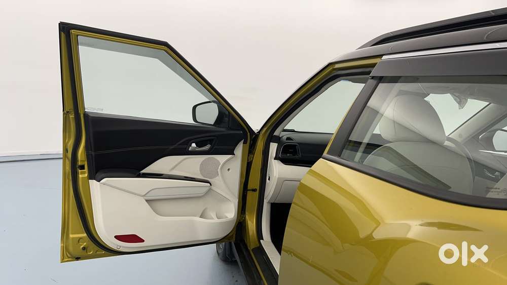 Mahindra Xuv 3xo Ax7l 1.2 Petrol At (pg), 2024, Petrol