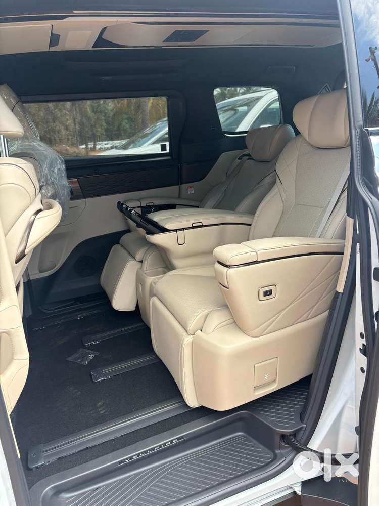 Toyota Vellfire Vip – Executive Lounge, 2025, Petrol