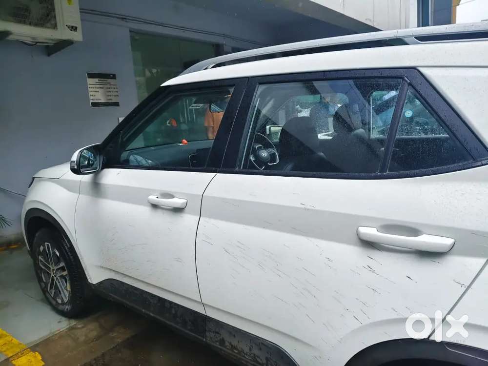 Hyundai Venue 1st Owner 2022 New Shape White Colour